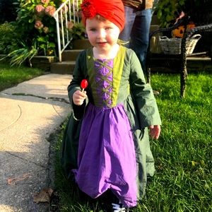 Toddler hocus Pocus costume 3t . Great condition just needs to be steamed